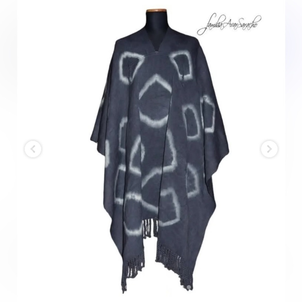 Cardon Poncho Mexico tie dye boho fringe heavy weight circle pattern